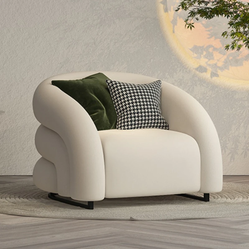 Uma Curl Armchair